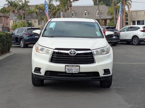 Used 2015 Toyota Highlander LE image 2
