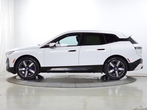 Used 2024 BMW iX xDrive50 w/ Sport Package AWD/4WD image 4