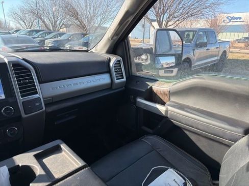 Used 2017 Ford F350 Lariat w/ Chrome Package image 14