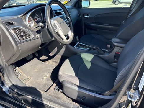 Used 2012 Chrysler 200 Touring image 7