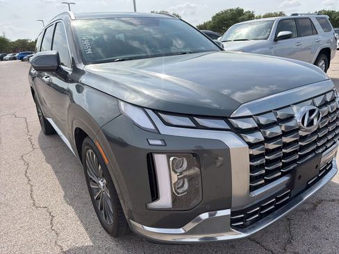 Used 2024 Hyundai Palisade Calligraphy image 3