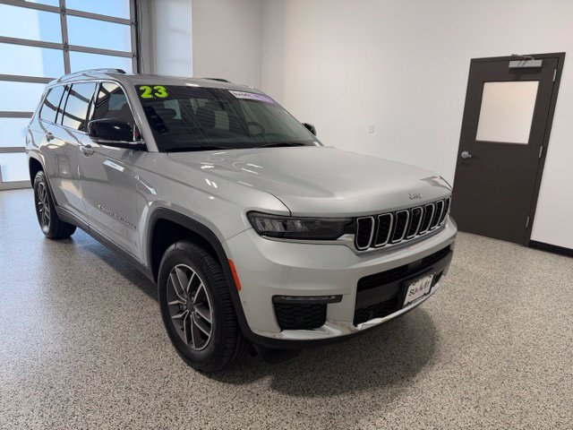 Used 2023 Jeep Grand Cherokee L Limited AWD/4WD image 2