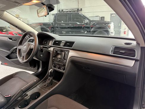 Used 2014 Volkswagen Passat 2.5 S image 18