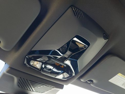 Used 2025 BMW X1 xDrive28i w/ M Sport Package image 19