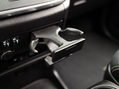 Used 2017 Toyota Sienna SE image 18