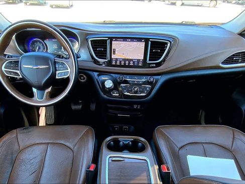 Used 2019 Chrysler Pacifica Limited FWD image 19