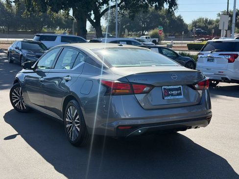 Used 2023 Nissan Altima 2.5 SV FWD image 9