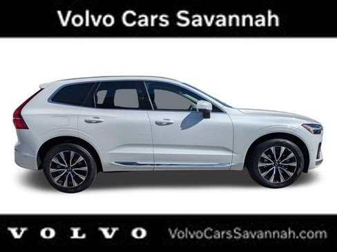 Used 2023 Volvo XC60 B5 Plus image 3