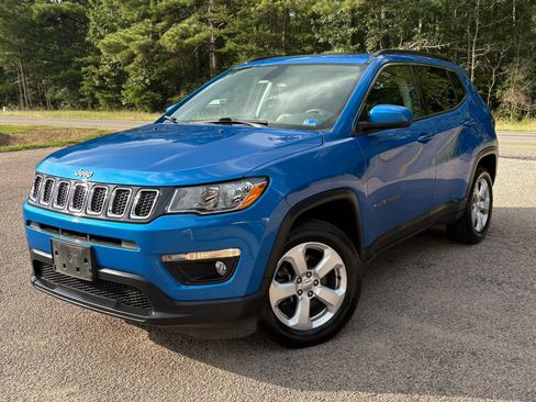 Used 2021 Jeep Compass Latitude w/ Sun and Sound Group AWD/4WD image 2