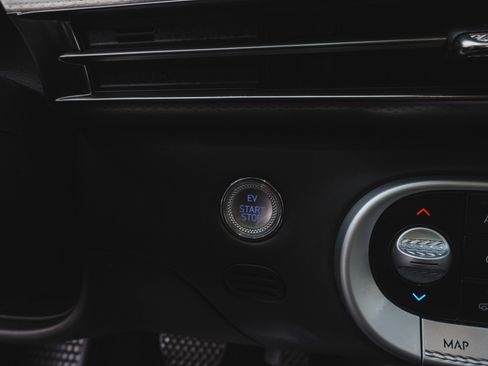 Used 2023 Genesis GV60 Advanced image 23