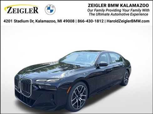 Used 2025 BMW 750e xDrive image 1