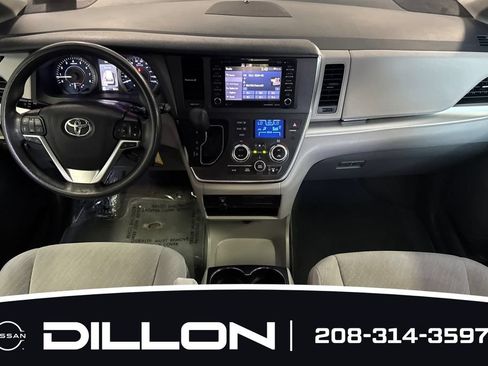 Used 2018 Toyota Sienna LE FWD image 13