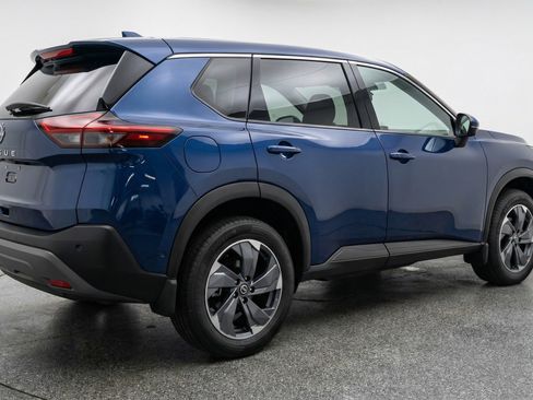 Used 2025 Nissan Rogue SV image 9