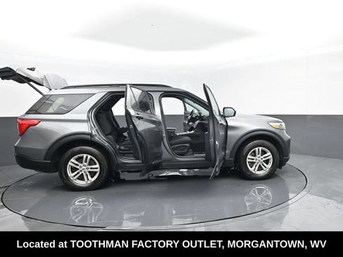 Used 2023 Ford Explorer XLT AWD/4WD image 30