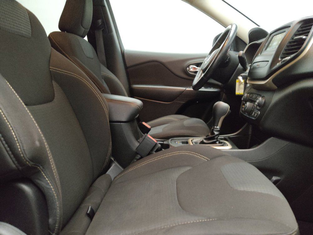 Used 2016 Jeep Cherokee Latitude FWD image 21