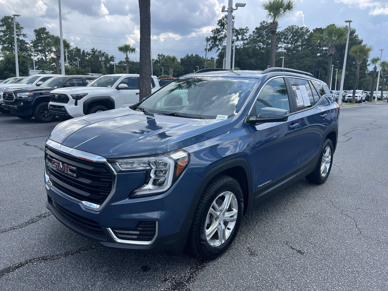 Used 2024 GMC Terrain SLE w/ Driver Convenience Package AWD/4WD image 5