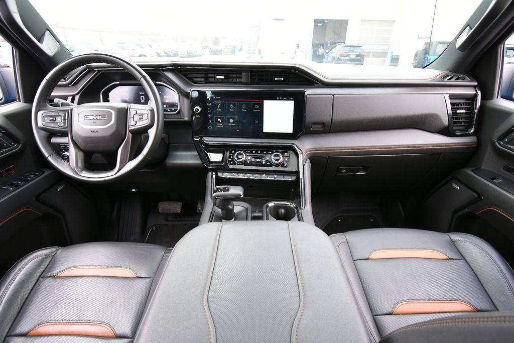 Used 2024 GMC Sierra 1500 AT4 w/ AT4 Preferred Package AWD/4WD image 3