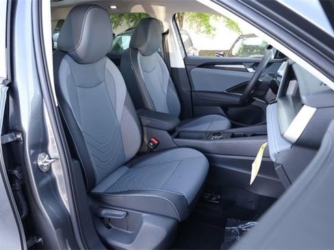 New 2025 Volkswagen Tiguan SE image 24