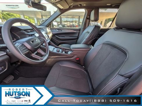 New 2026 Jeep Grand Cherokee Altitude RWD image 17