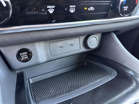 Used 2025 Nissan Rogue S image 22