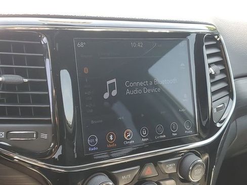 Used 2019 Jeep Grand Cherokee Altitude AWD/4WD image 28