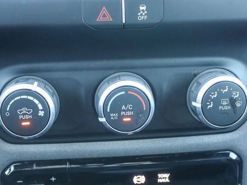 Used 2022 RAM 2500 Tradesman w/ Chrome Appearance Group image 30