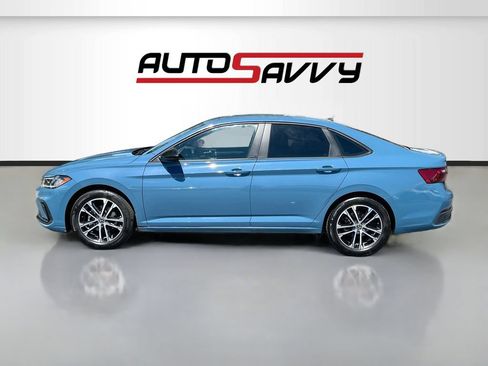 Used 2025 Volkswagen Jetta Sport FWD image 4