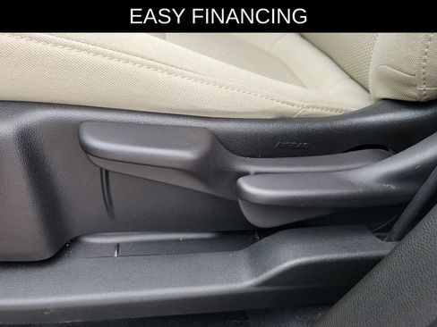 Used 2022 Chevrolet Traverse LS FWD image 16