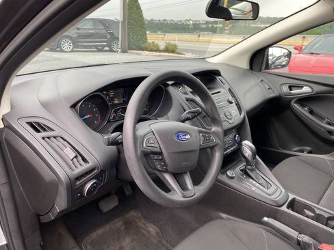Used 2015 Ford Focus SE w/ Reverse Sensing Package FWD image 11
