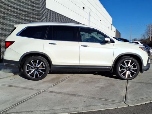 Used 2019 Honda Pilot Touring image 8