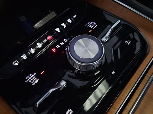 Used 2022 Jeep Grand Wagoneer Series II AWD/4WD image 45
