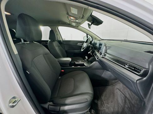 Used 2025 Kia Sportage LX FWD image 28