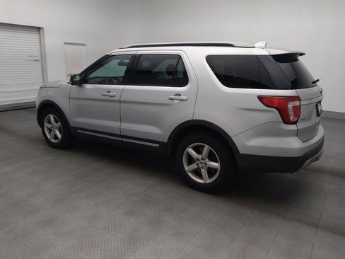 Used 2016 Ford Explorer XLT w/ Equipment Group 201A FWD image 3