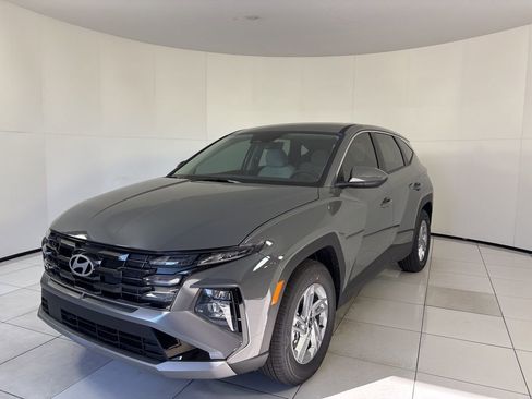 New 2026 Hyundai Tucson SE image 1