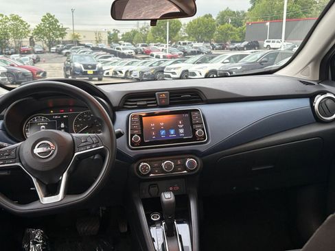 Used 2025 Nissan Versa SV FWD image 17