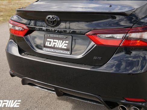 Used 2021 Toyota Camry SE image 10