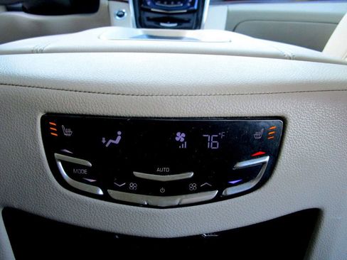 Used 2017 Cadillac Escalade ESV Luxury image 31