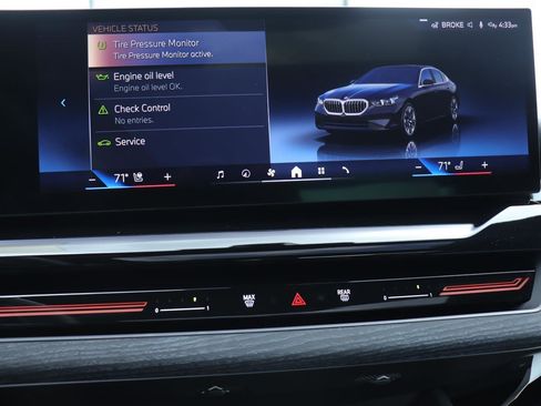 Used 2025 BMW 530i xDrive w/ Premium Package AWD/4WD image 35