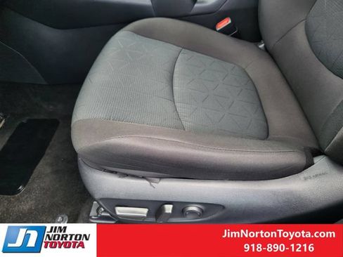 Used 2025 Toyota RAV4 XLE FWD image 25