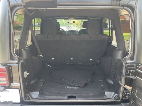 Used 2017 Jeep Wrangler Unlimited Sport w/ Quick Order Package 24S AWD/4WD image 15