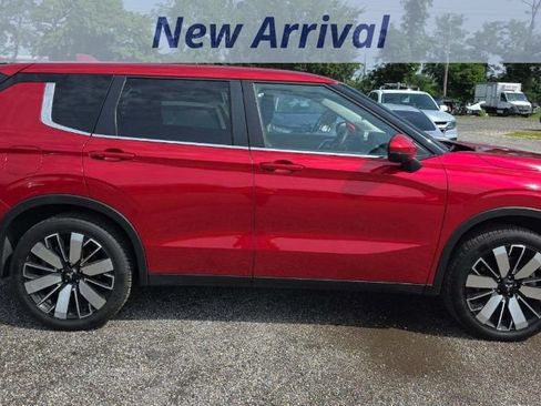 Used 2025 Mitsubishi Outlander SE AWD/4WD image 3