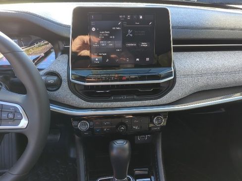 Certified 2022 Jeep Compass Latitude image 9