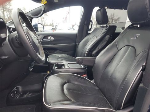Used 2020 Chrysler Pacifica Limited image 13
