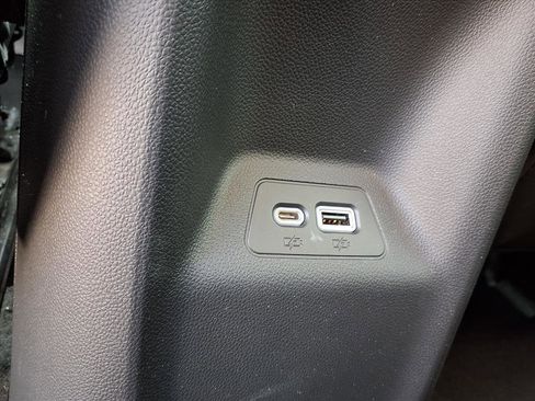 Used 2023 Buick Envision Essence image 27