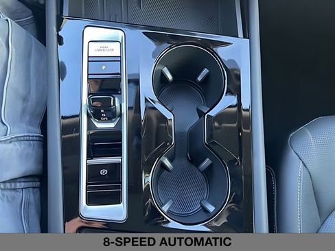 Used 2025 Volkswagen Atlas SEL image 32