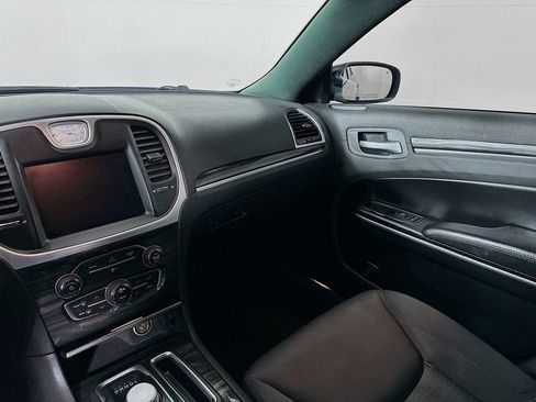 Used 2019 Chrysler 300 Touring w/ Sport Appearance Package image 28