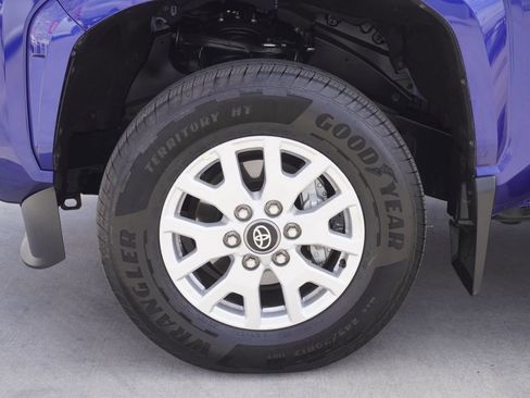 Certified 2025 Toyota Tacoma SR5 AWD/4WD image 20