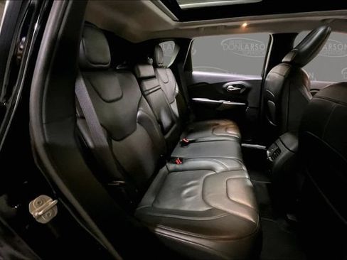 Used 2019 Jeep Cherokee Limited AWD/4WD image 16
