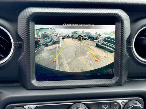 Used 2023 Jeep Wrangler Unlimited Sahara w/ Safety Group AWD/4WD image 15