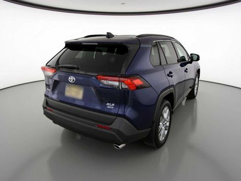 Used 2023 Toyota RAV4 XLE Premium image 7